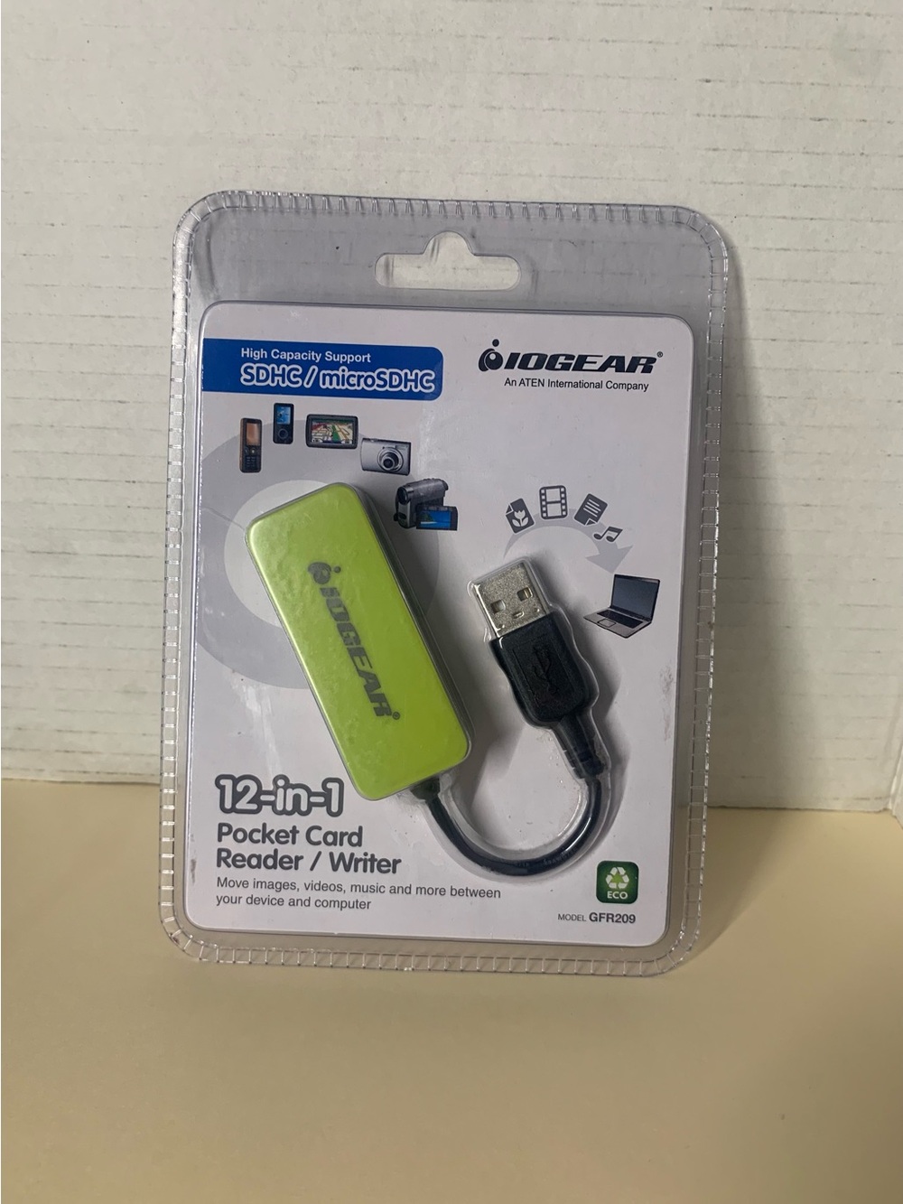 IOGEAR 12-in-1 Pocket Card Reader
